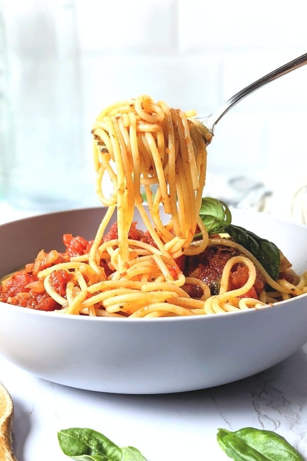 Easy Spaghetti & Tomato Sauce